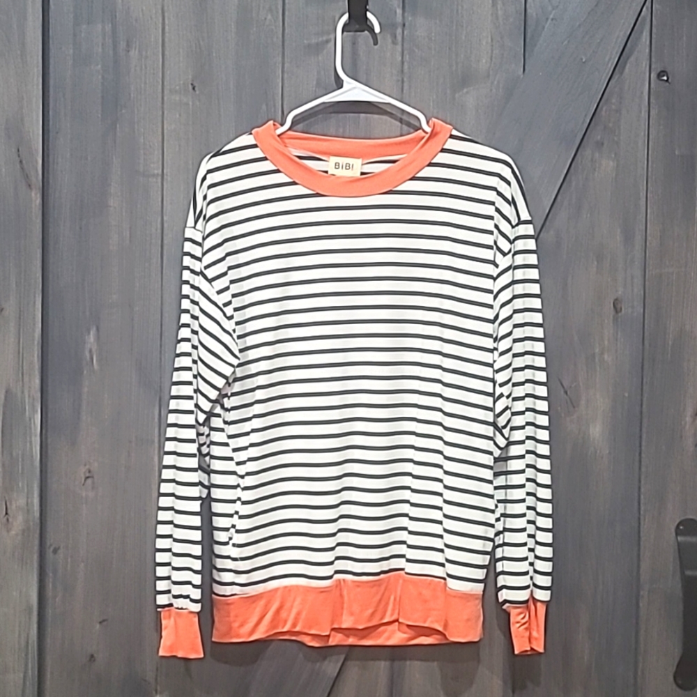 Long sleeve knit pullover